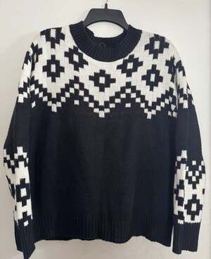 Vine & Love Women's Black & White Geometric Design Sweater Size Small Crew Neck